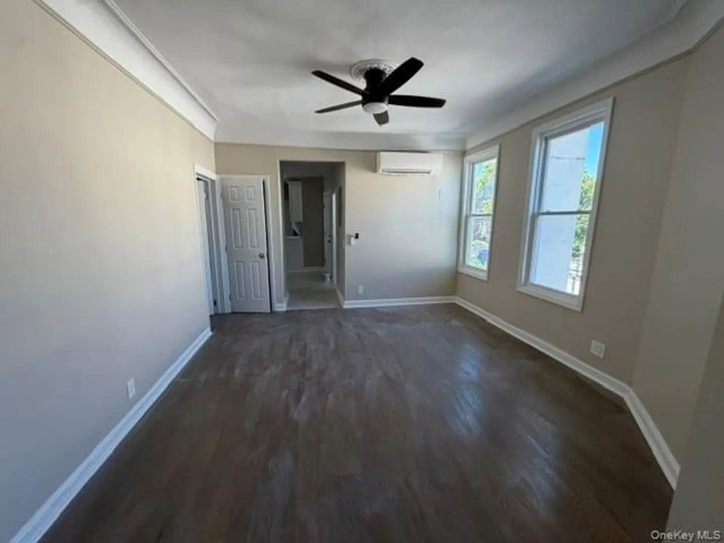 667 Morris Park Avenue Photo 14