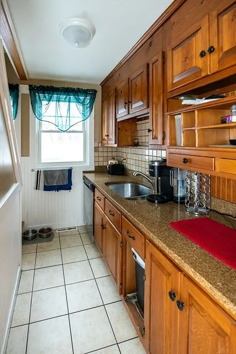 250 Lowell Street Photo 10