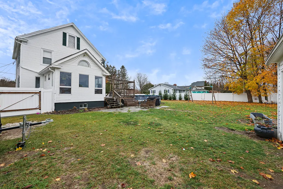 25 Calumet St Photo 44