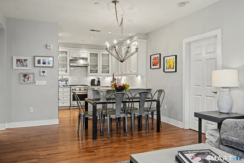 77 Havemeyer Lane  #410 Photo 7