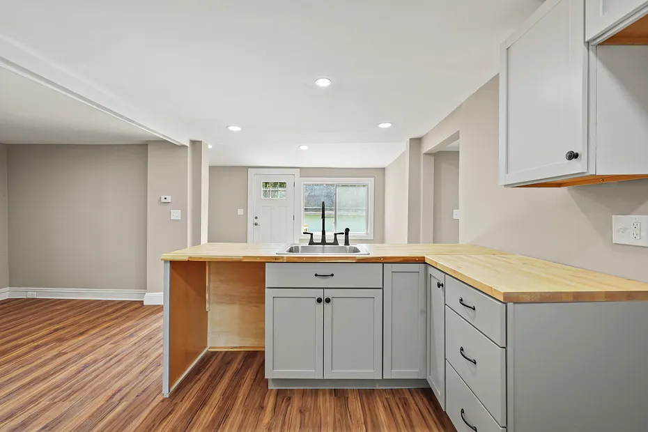 26 Davis St Photo 7