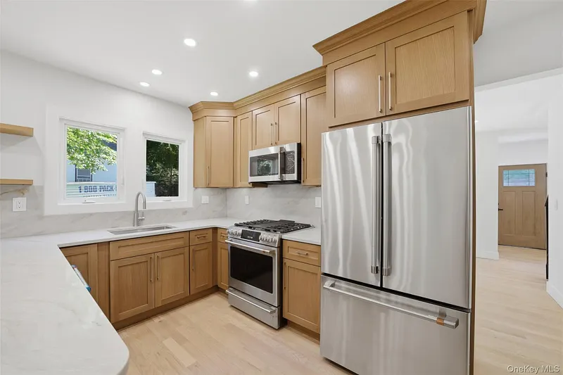 42 Euclid Avenue Photo 7