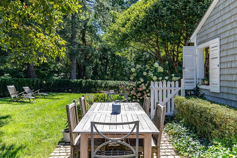 135 Wykeham Road Photo 34