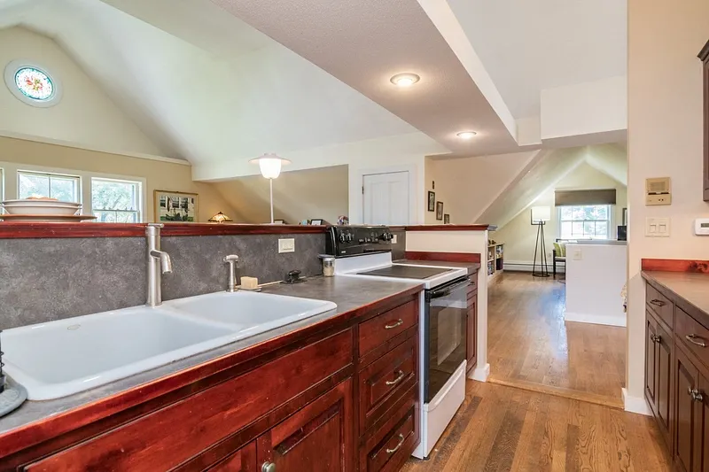 10 N Main St  #5E Photo 15