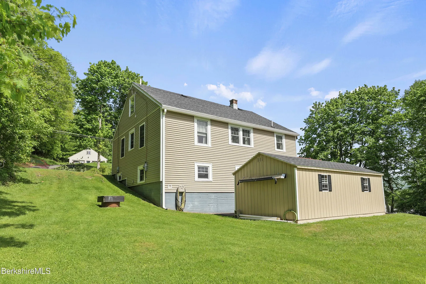 457 N Eagle St Photo 21