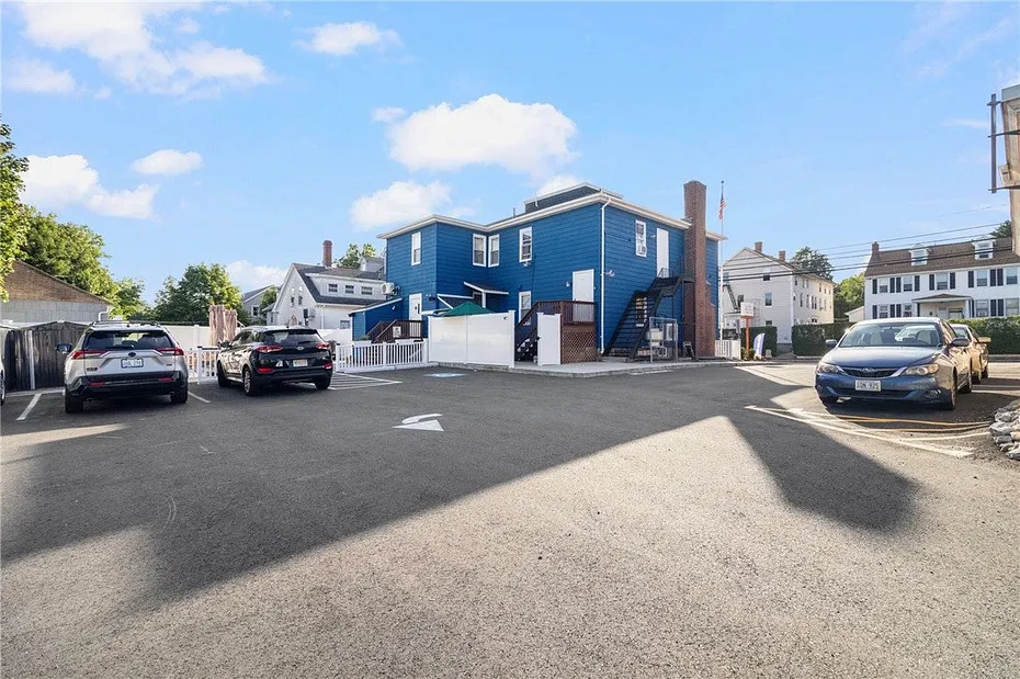 681 Providence Street Photo 9