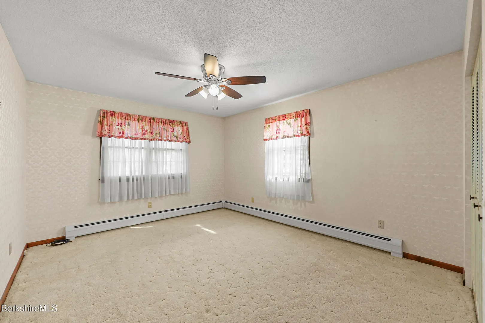 64 Devonshire Dr Photo 29