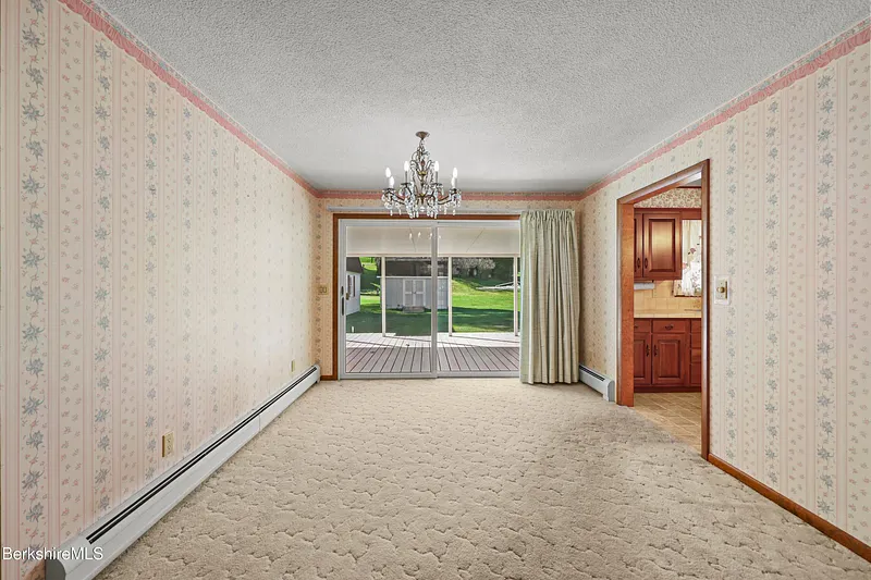 64 Devonshire Dr Photo 14