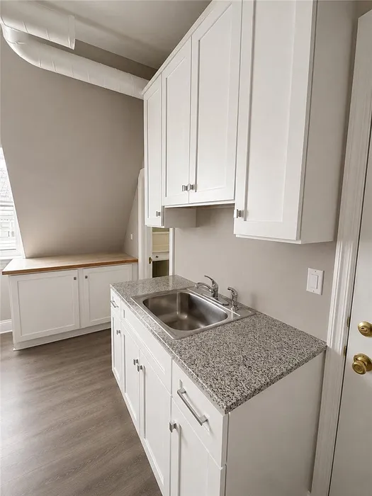 390 Broadway Avenue Photo 3