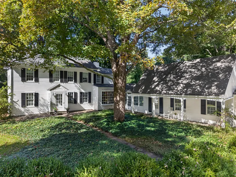 9 Ingham Hill Road Photo 3