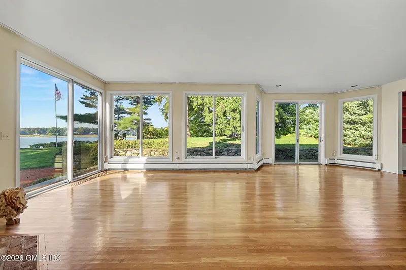 45 Glen Avon Drive Photo 9