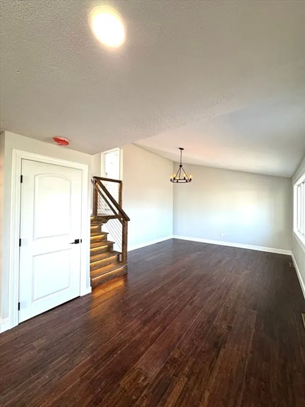 76 Foster St Photo 11