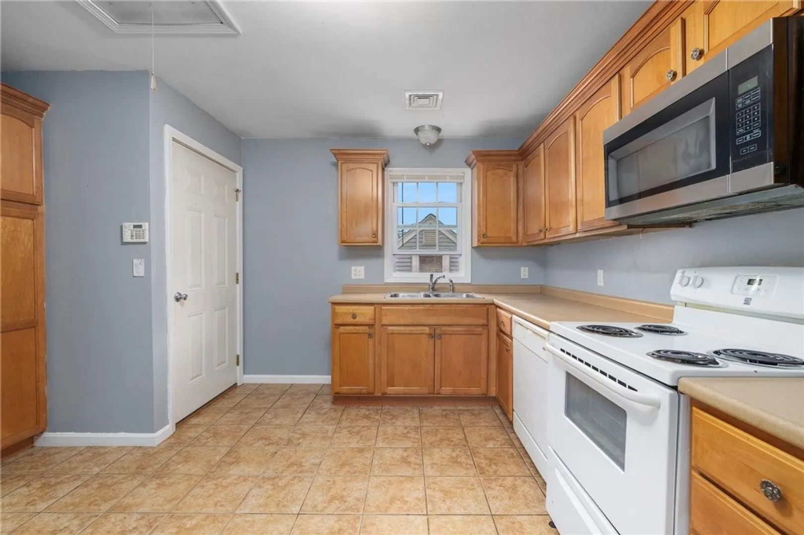 22 Aiken Street Photo 6