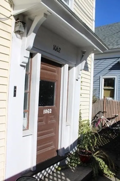 1060-1062 Washington St  #3 Photo 3