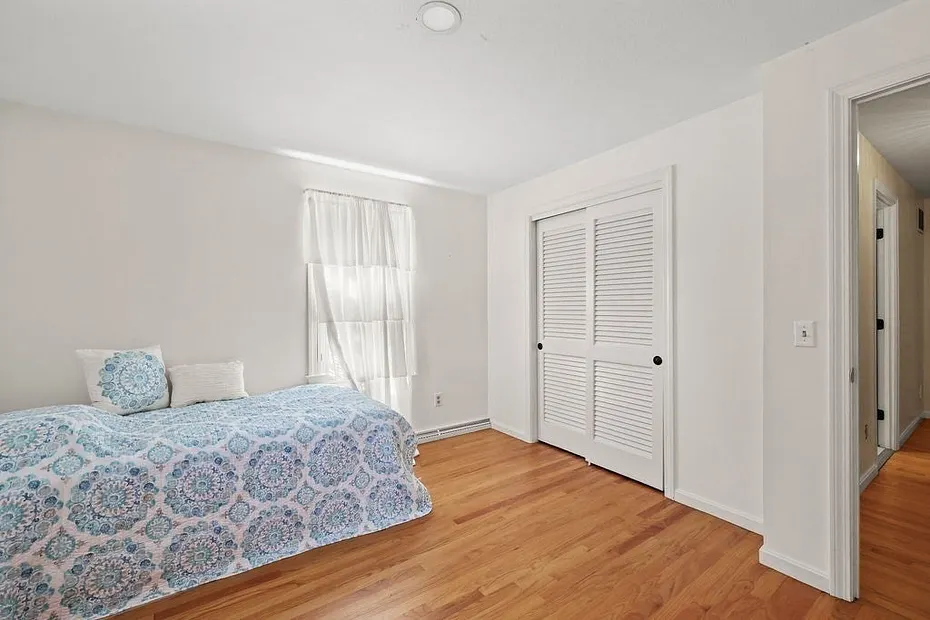 84 Brewster Rd Photo 17