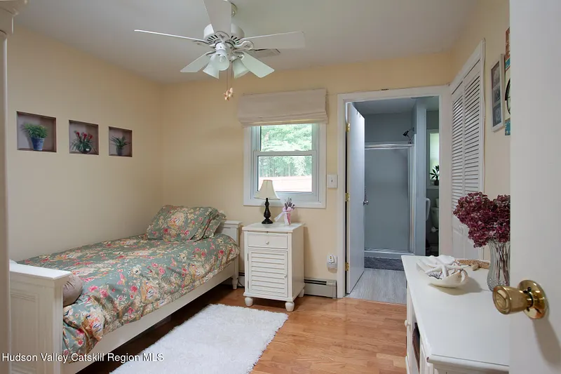 75 Oak Leaf Drive Photo 14