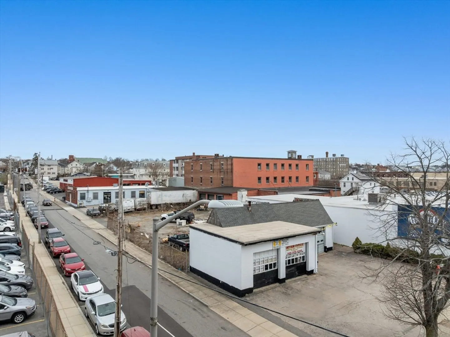 326 Pleasant St Photo 2