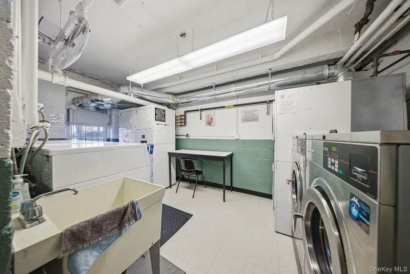 250 N Broadway  #5B Photo 30