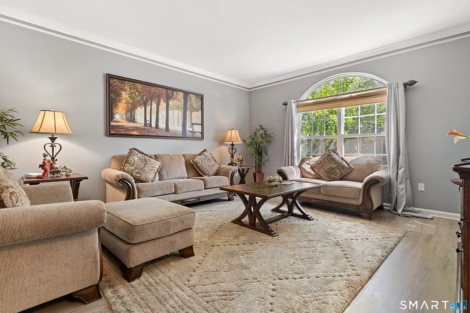 40 Lexington Way North Photo 3