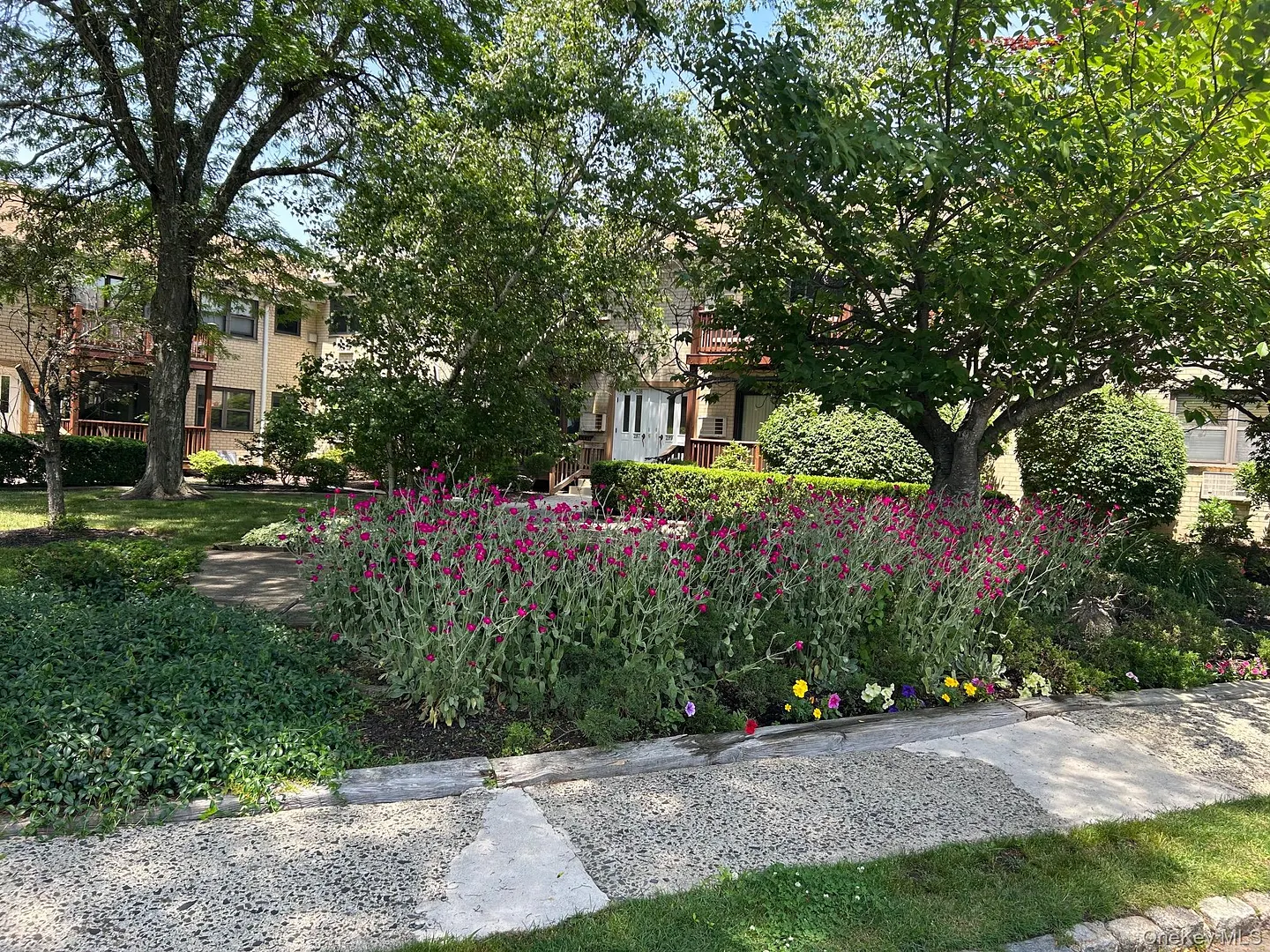 284 Sneden Place W #284 Photo 38