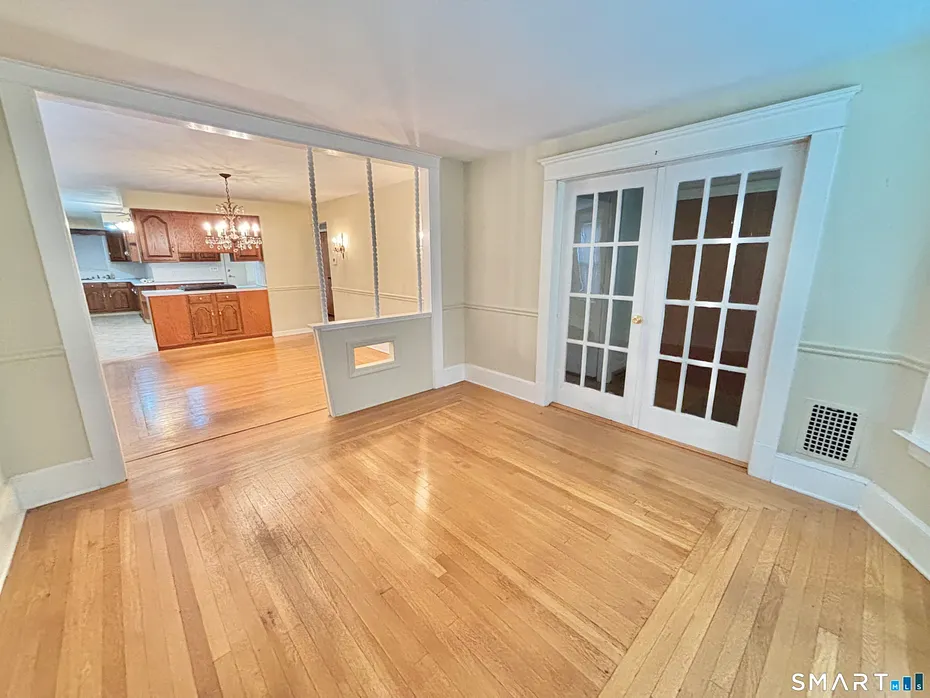 697 Washington Avenue Photo 13