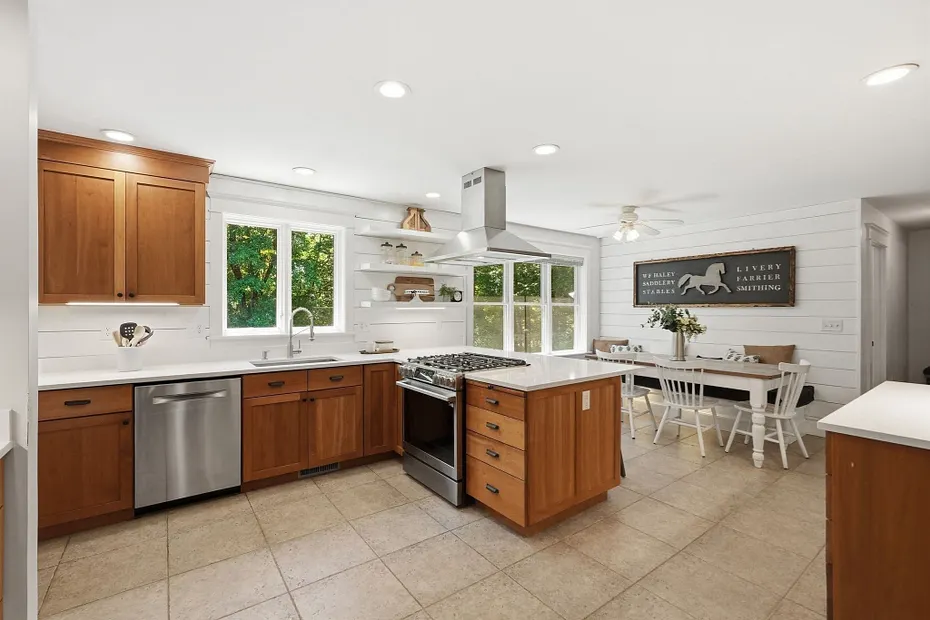 409 Henry St Photo 15