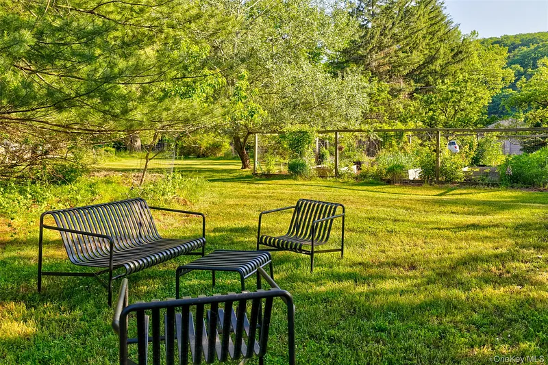 399 Delaware Drive Photo 34