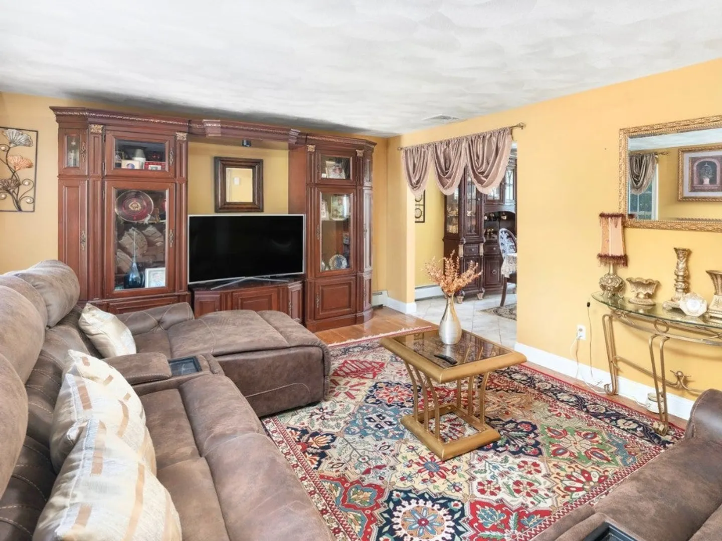 90 Rowley Street Photo 2