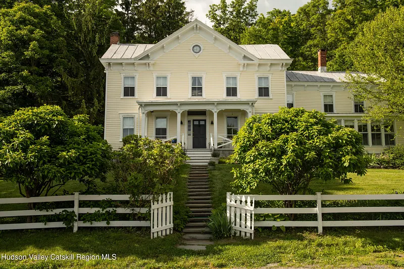 132 Decker Road Photo 2