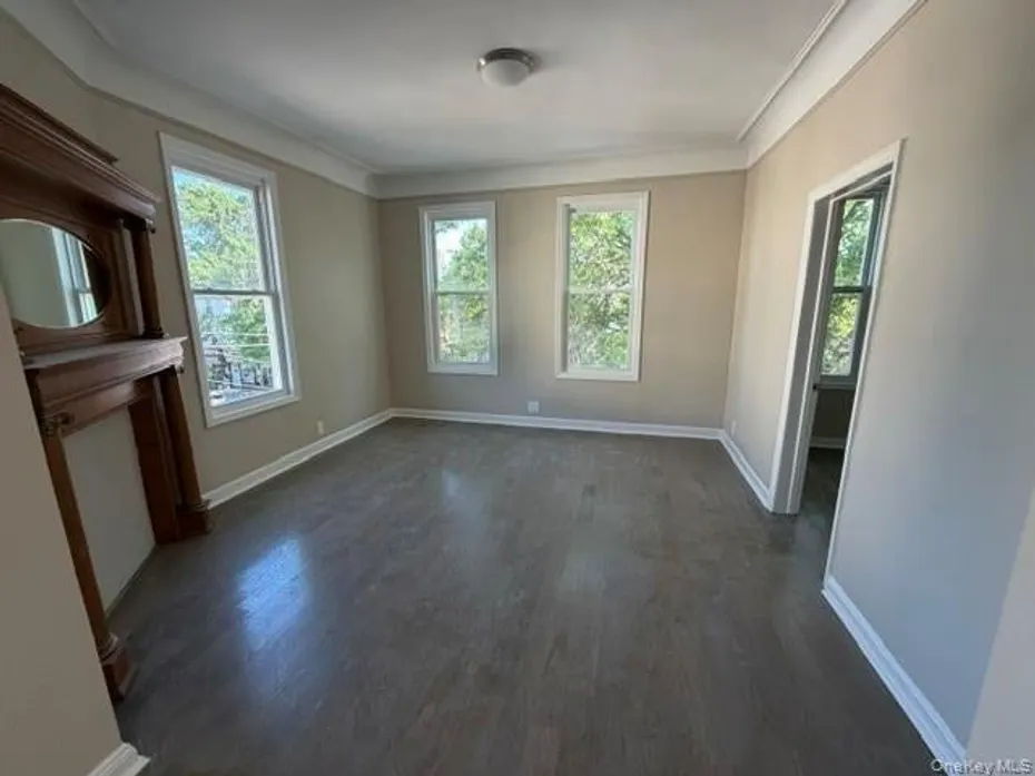 667 Morris Park Avenue Photo 8