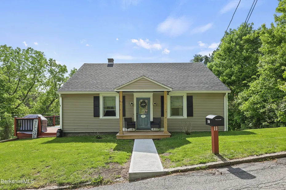 457 N Eagle St Photo 25