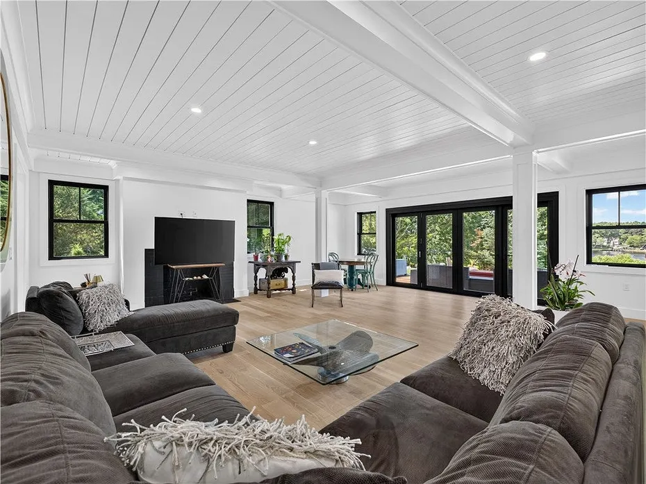 34 Lanphere Road Photo 11
