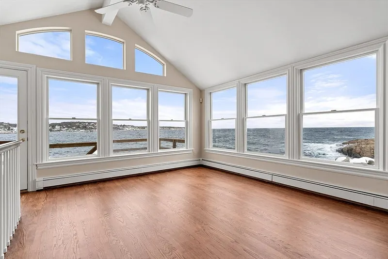 52 Bearskin Neck Photo 1