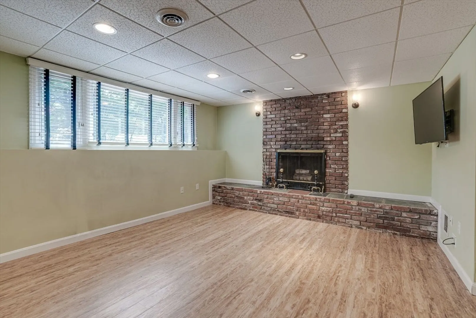 680 East Street Photo 26