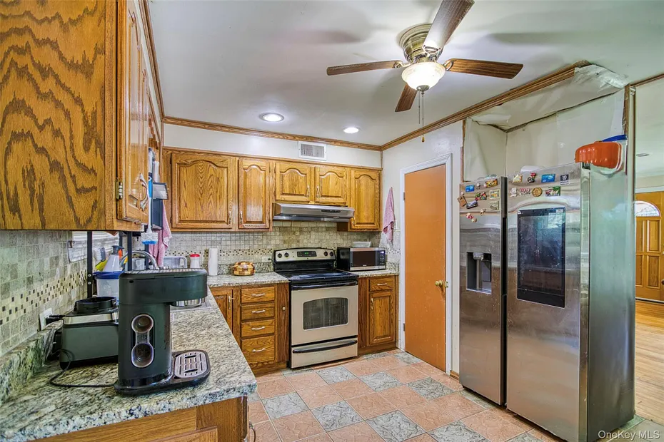 32 Mager Avenue Photo 6