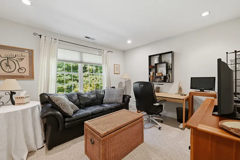 10 Taunton Hill Road Photo 36