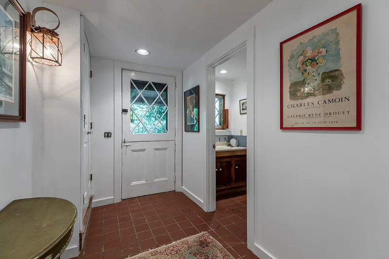 49 South Street Photo 21