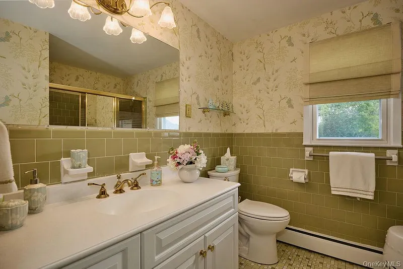 8 Carroll Drive Photo 32
