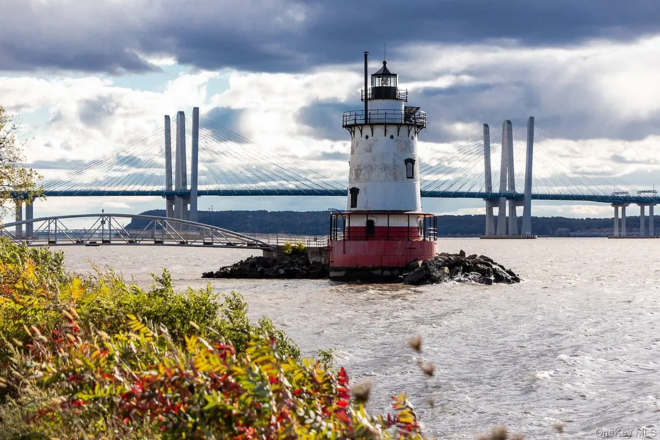 4 Lighthouse Landing  #404 Photo 3