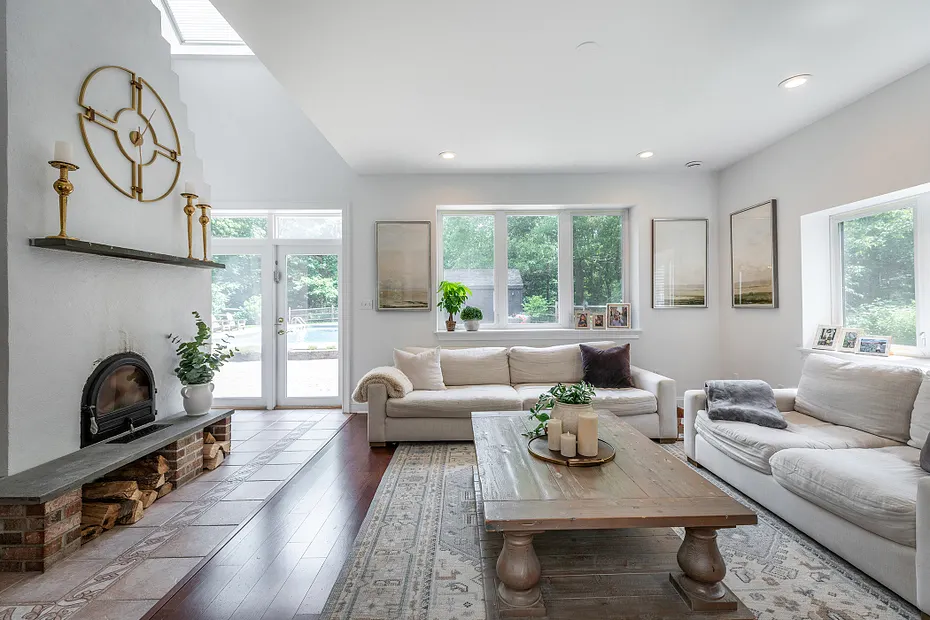 28 Drewbarrie Lane Photo 3