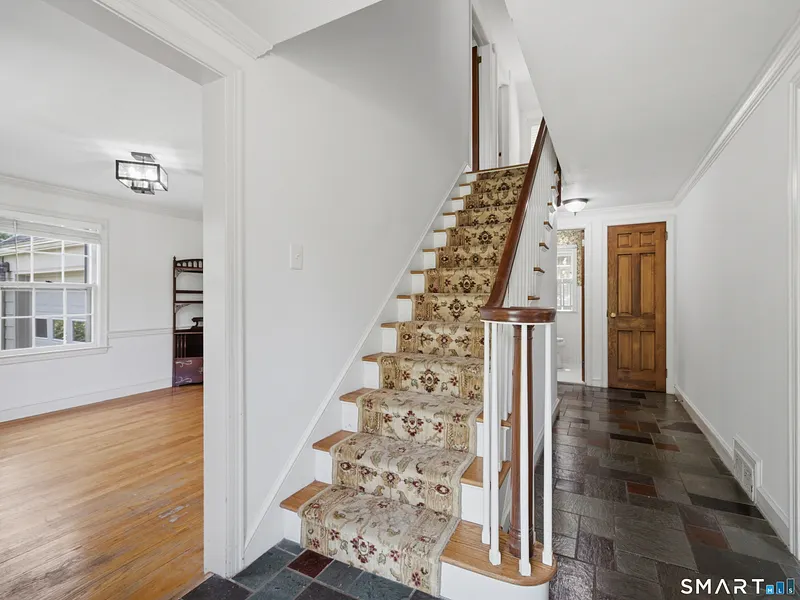 2409 Albany Avenue Photo 6