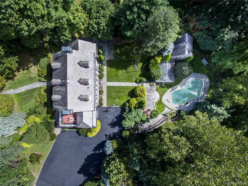 209 Beechmont Drive Photo 2