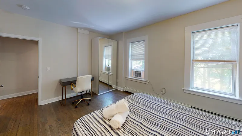 90 Bristol Street Photo 5