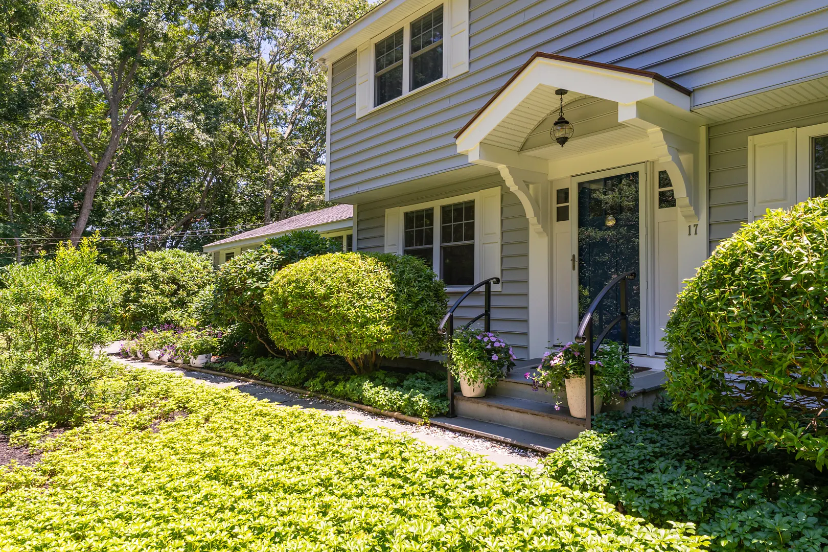 17 Oakridge Drive Photo 2