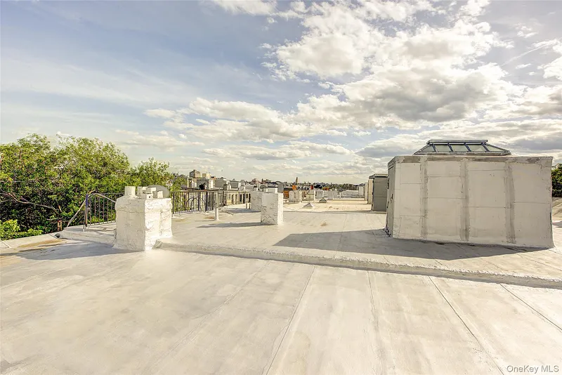 1718 Himrod Street Photo 23