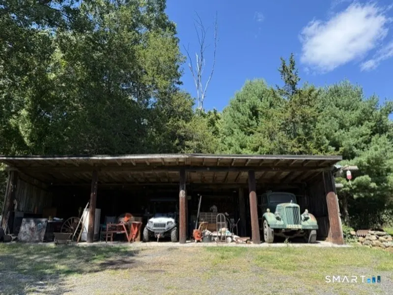 2 Quarry Road Photo 37