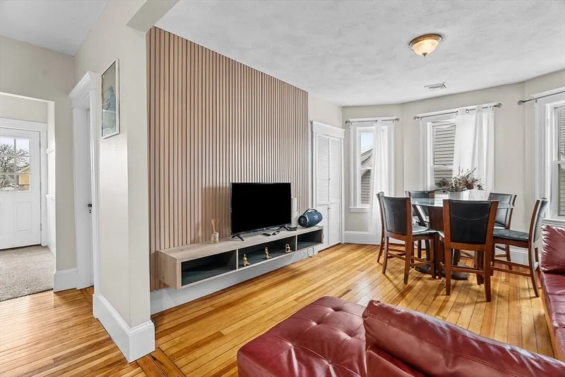 150 Oakland St Photo 15