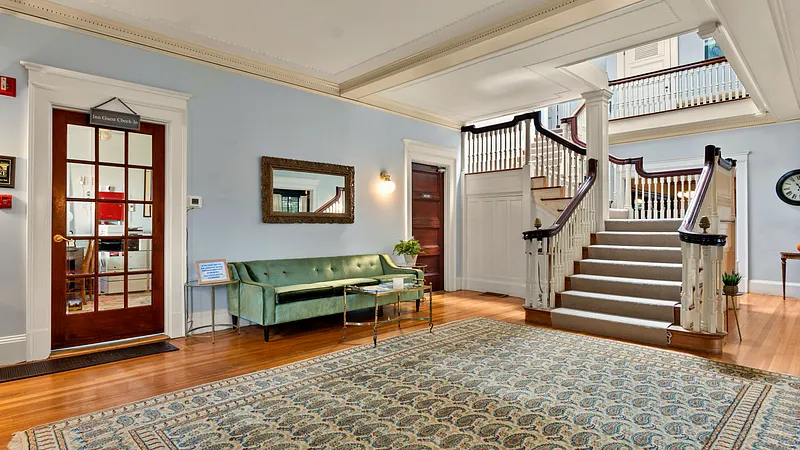 51 Walker St Photo 15