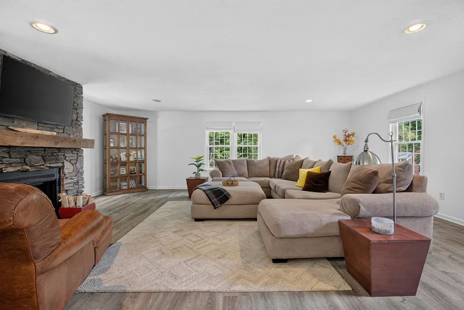 42 Concord Drive Photo 12