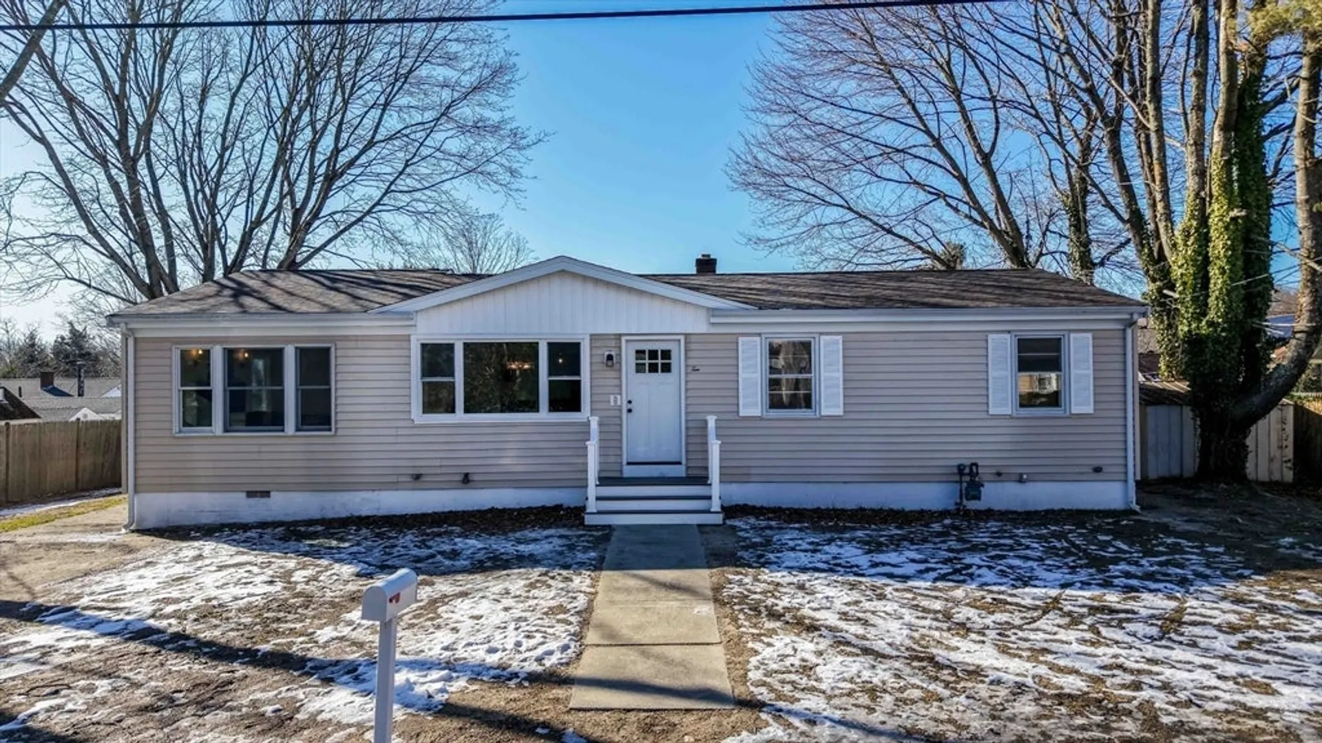 10 Saratoga St Photo 1